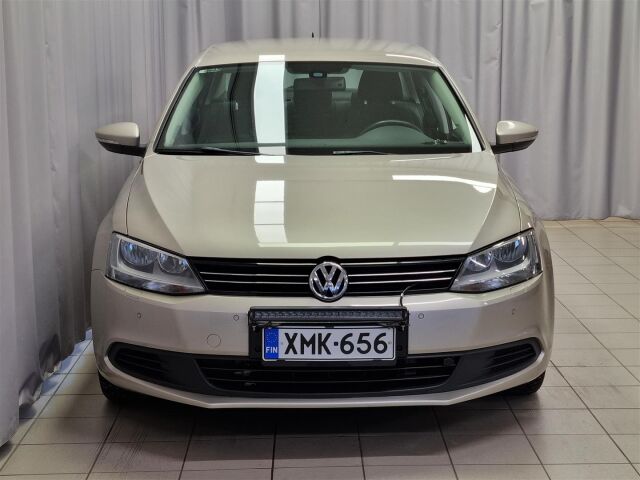 VOLKSWAGEN Jetta 2012 Comfortline 1,4 TSI 90 kW (122 hv) DSG-automaatti / Tutkat / Lohkolämmitin / Vakionopeudensäädin