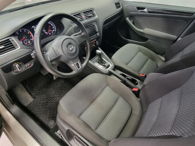 VOLKSWAGEN Jetta 2012 Comfortline 1,4 TSI 90 kW (122 hv) DSG-automaatti / Tutkat / Lohkolämmitin / Vakionopeudensäädin