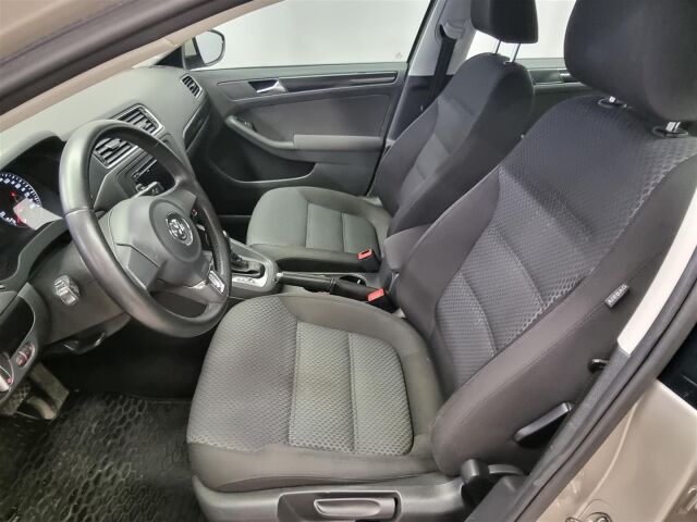 VOLKSWAGEN Jetta 2012 Comfortline 1,4 TSI 90 kW (122 hv) DSG-automaatti / Tutkat / Lohkolämmitin / Vakionopeudensäädin