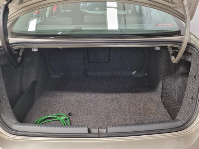 VOLKSWAGEN Jetta 2012 Comfortline 1,4 TSI 90 kW (122 hv) DSG-automaatti / Tutkat / Lohkolämmitin / Vakionopeudensäädin