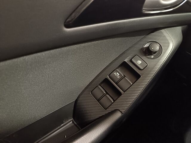 MAZDA Mazda3 2014 5HB 2,0 (120) SKYACTIV-G Premium 6MT 5ov **HYVIN PIDETTY JA SIISTI PELI**