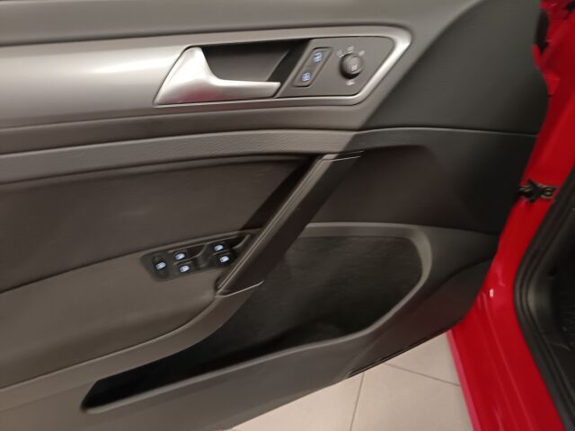 VOLKSWAGEN Golf 2013 Variant Trendline 1,2 TSI 63 kW (85 hv) BlueMotion Technology