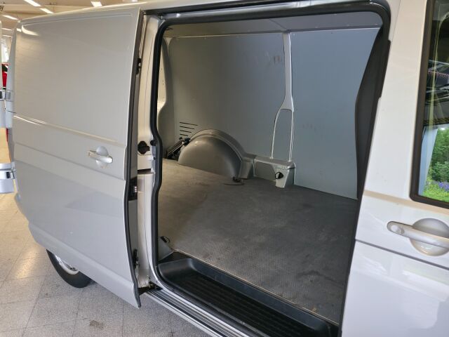 VOLKSWAGEN Transporter 2015 umpipakettiauto pitkä 2,0 TDI 84 kW BlueMotionTechnology Classic