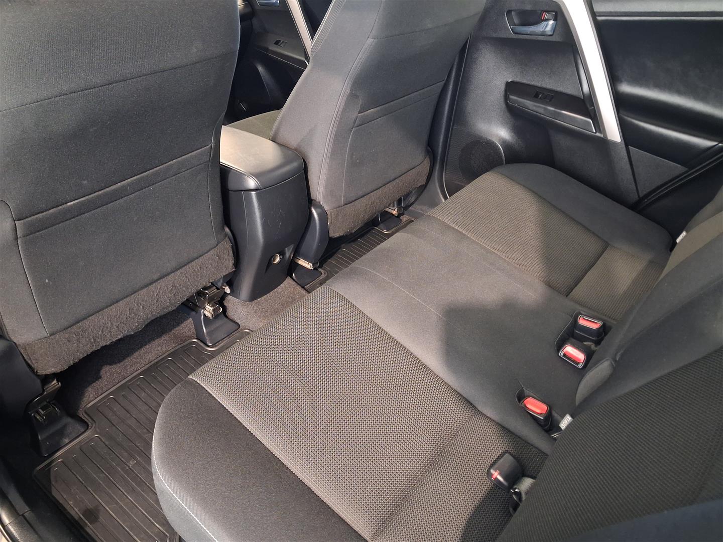 Toyota RAV4 2017, kuva 7/17