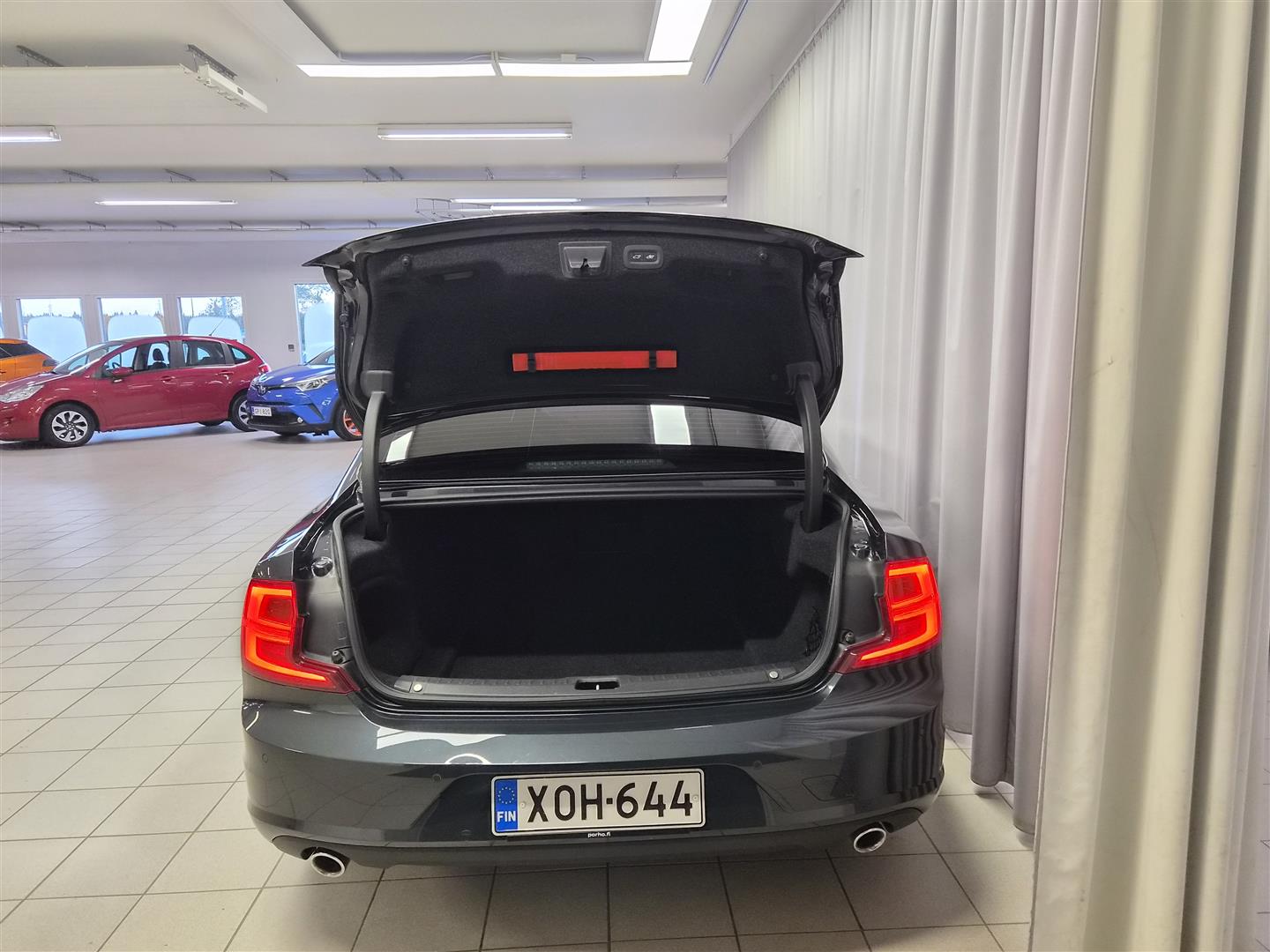 Volvo S90 D4 Momentum aut 2017, bild 6/22