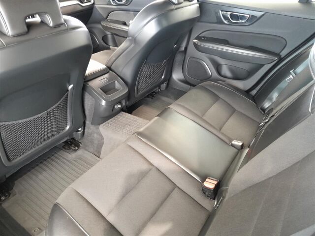 VOLVO V60 2020 D3 AWD Business aut / Sis. alv / jakohihna 3/2025 / koukku
