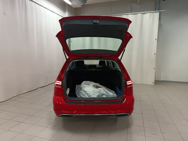 VOLKSWAGEN Golf 2020 Variant Comfortline Limited 1,5 TSI EVO 96 kW (130 hv) BLUEMOTION