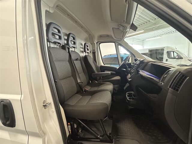 FIAT Ducato 2021 2,3 Multijet 140 13m3 L3H2 / ALV / 1-om / Webasto / Kamera / Koukku / Vanerointi / 2 x renkaat /