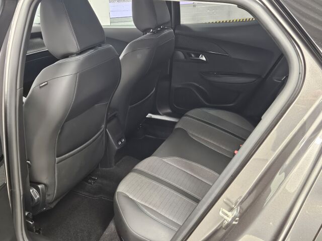 PEUGEOT 2008 2022 Allure Pack Motion PureTech 130 EAT8-automaatti