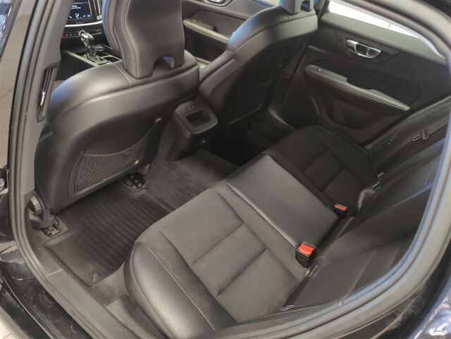 VOLVO V60 2019 D4 Business aut  * Vetokoukku esiin taittuva, Huoltokirja, Sähkötoiminen takaluukku *