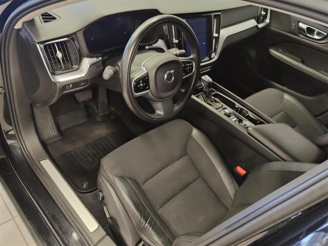 VOLVO V60 2019 D4 Business aut  * Vetokoukku esiin taittuva, Huoltokirja, Sähkötoiminen takaluukku *