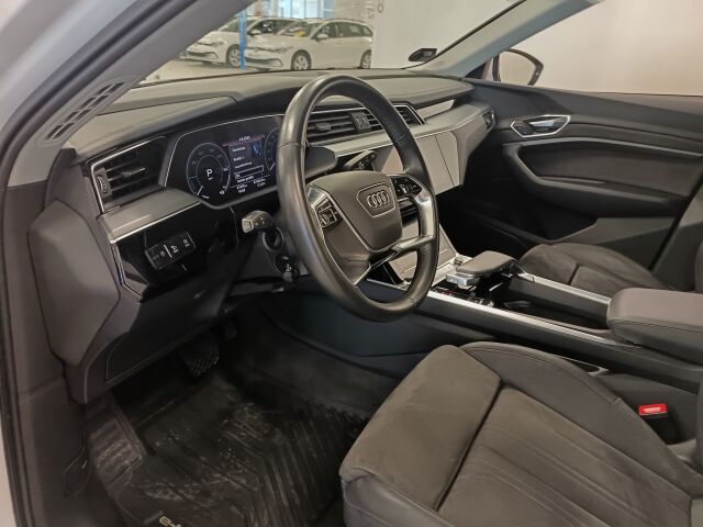 AUDI e-tron 2020 Advanced Edition 55 quattro **TODELLA UPEA TÄSYYSÄHKÖ KAIKILLA MAUSTEILLA**