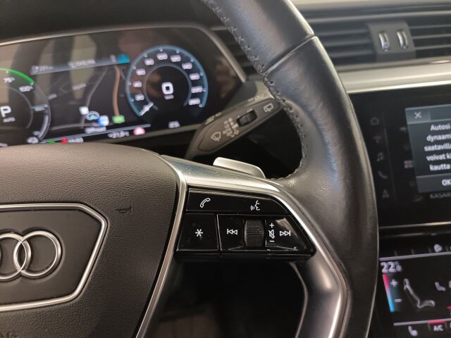 AUDI e-tron 2020 Advanced Edition 55 quattro **TODELLA UPEA TÄSYYSÄHKÖ KAIKILLA MAUSTEILLA**