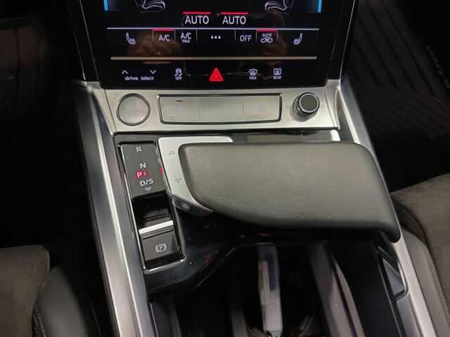 AUDI e-tron 2020 Advanced Edition 55 quattro **TODELLA UPEA TÄSYYSÄHKÖ KAIKILLA MAUSTEILLA**