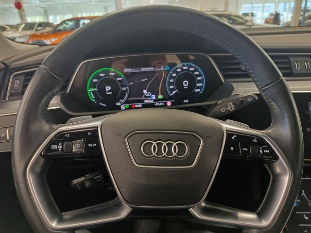 AUDI e-tron 2020 Advanced Edition 55 quattro **TODELLA UPEA TÄSYYSÄHKÖ KAIKILLA MAUSTEILLA**