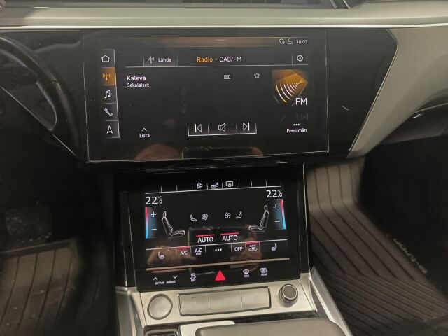 AUDI e-tron 2020 Advanced Edition 55 quattro **TODELLA UPEA TÄSYYSÄHKÖ KAIKILLA MAUSTEILLA**