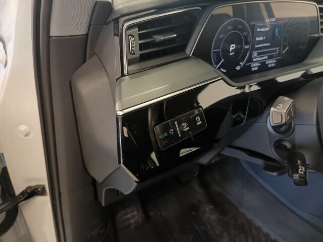 AUDI e-tron 2020 Advanced Edition 55 quattro **TODELLA UPEA TÄSYYSÄHKÖ KAIKILLA MAUSTEILLA**