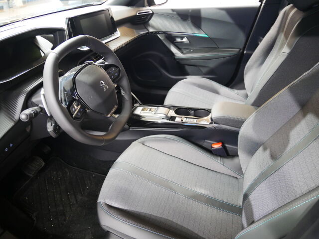 PEUGEOT 2008 2023 Allure Pack PureTech 130 EAT8-automaatti