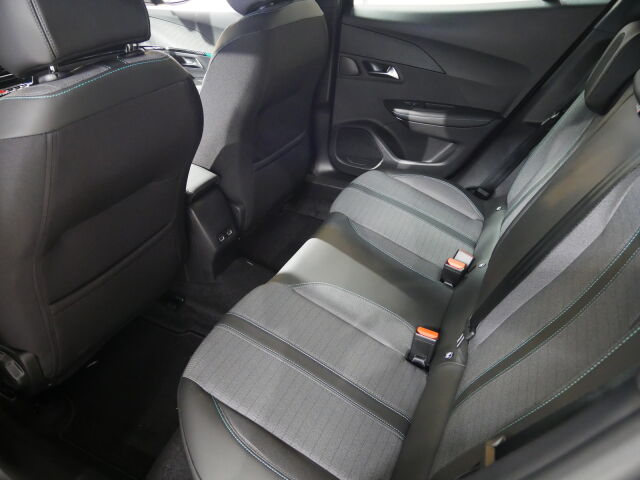 PEUGEOT 2008 2023 Allure Pack PureTech 130 EAT8-automaatti