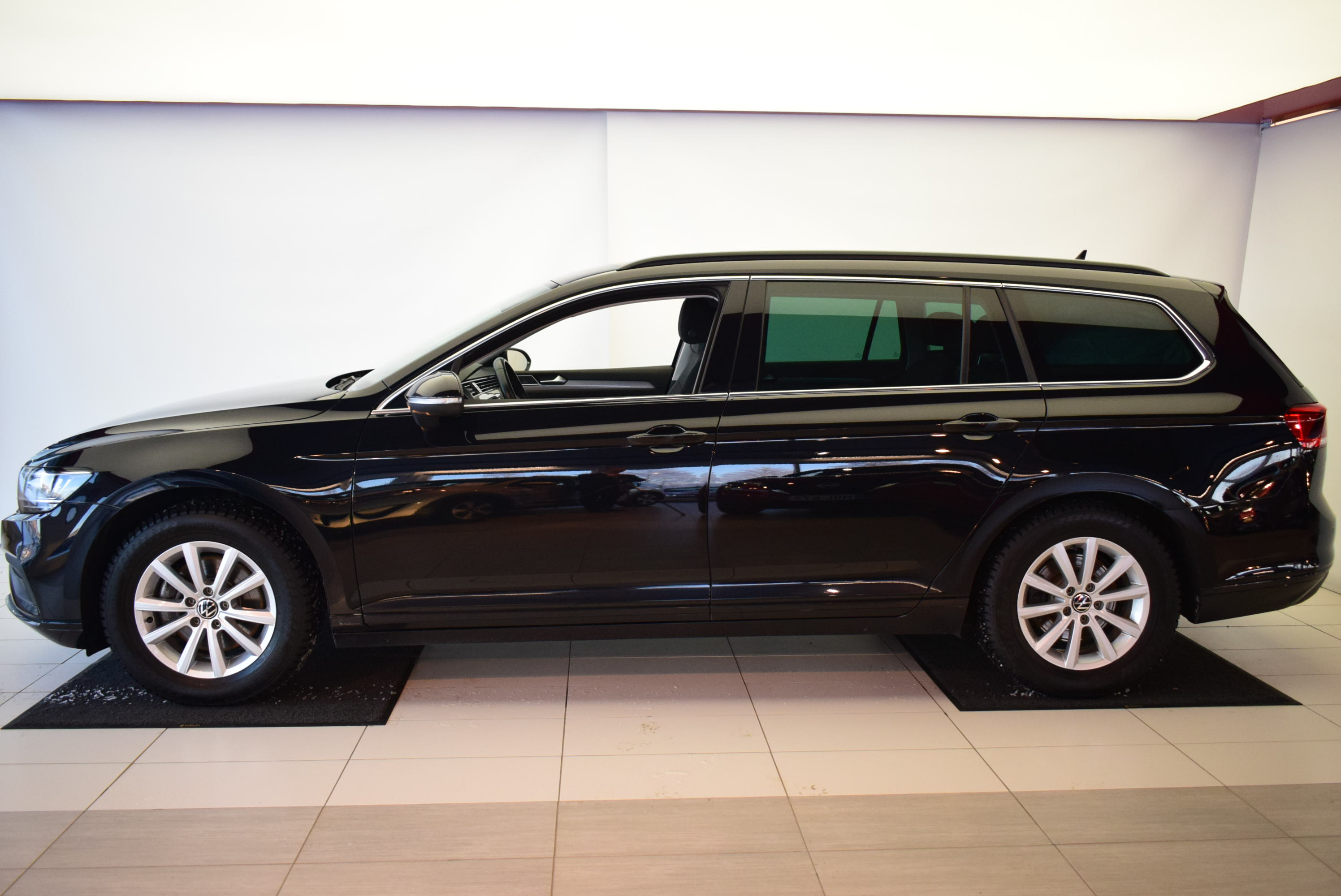 Volkswagen Passat 2023, kuva 3/12