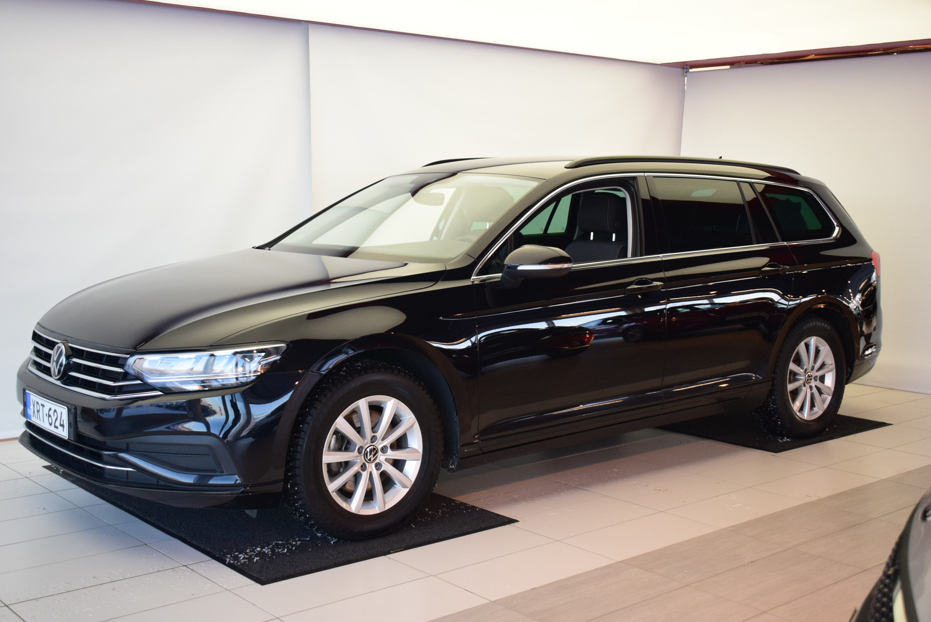 Volkswagen Passat 2023, kuva 2/12