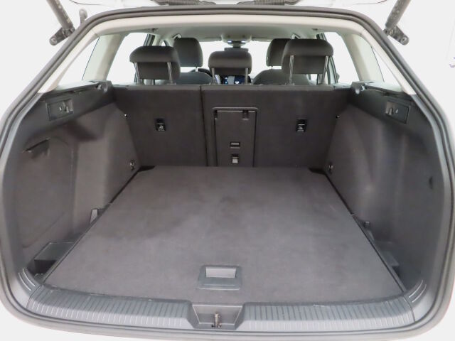 Volkswagen Golf 2023 Variant Comfort Business 1,0 eTSI (MHEV) 81 kW DSG-automaatti