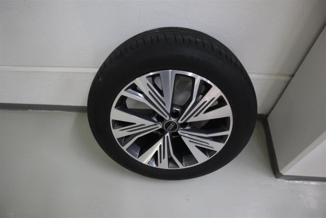 AUDI Q4 e-tron 2023 40 e-tron Sportback Limited