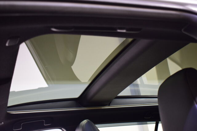 TOYOTA Corolla Cross 2023 2.0 Hybrid AWD-i Premium