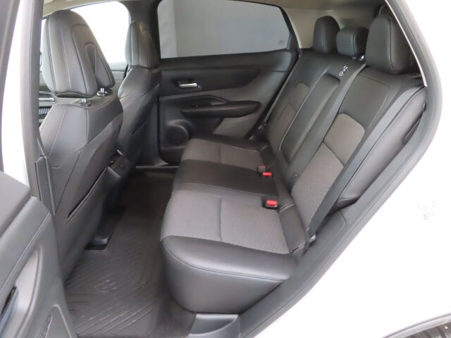 Nissan Ariya 2024 87kWh Advance e-4ORCE 22kw charger