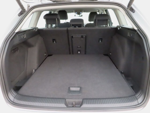 Volkswagen Golf 2024 Variant Comfort Business 1,5 eTSI 96 kW (MHEV) DSG-automaatti