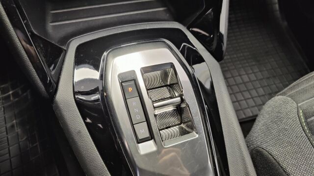 PEUGEOT 2008 2024 Edition PureTech 130 EAT8-automaatti