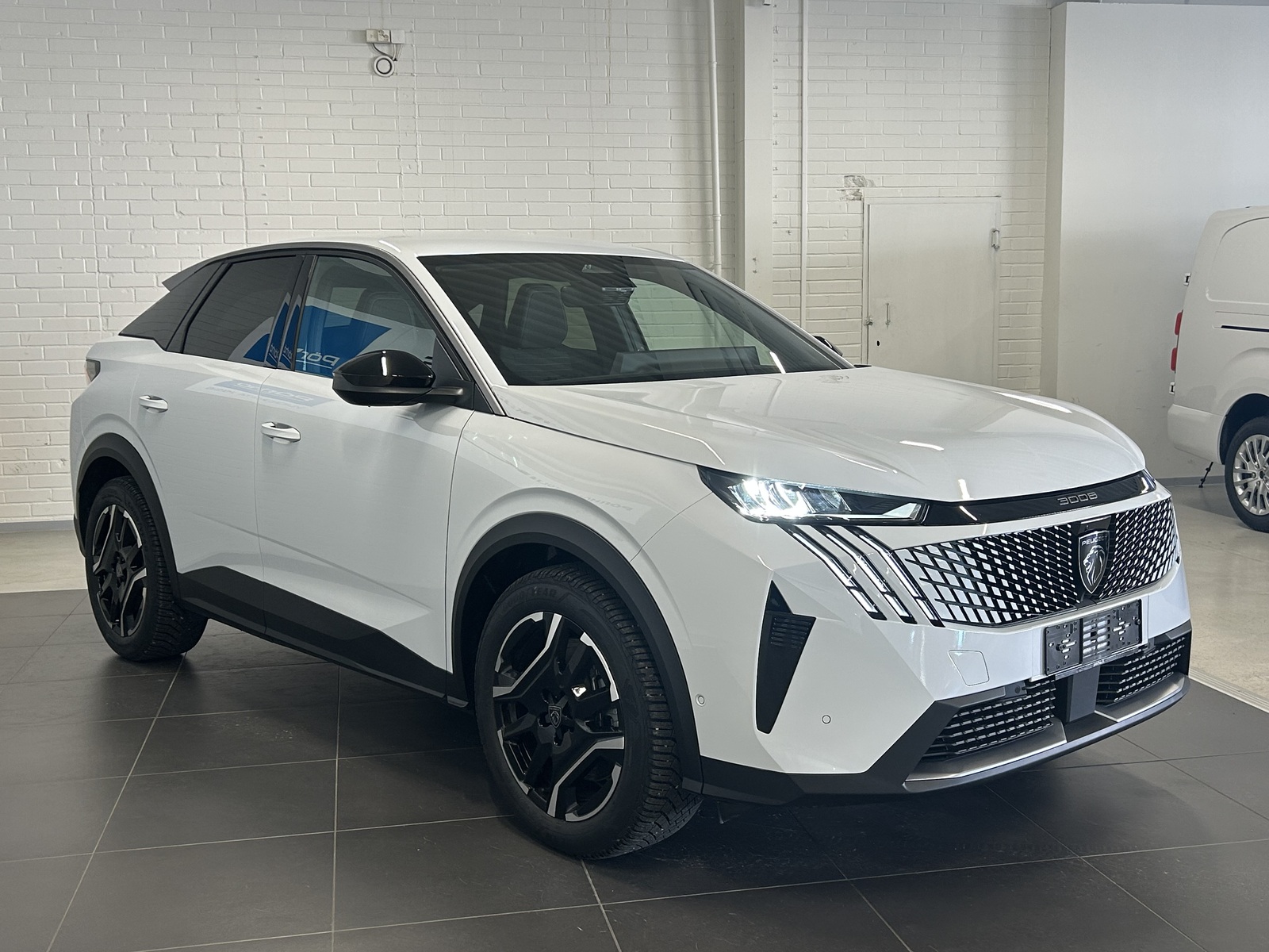 Peugeot e-3008 Allure 73 kWh 210 Aut. 2025, kuva 5/28