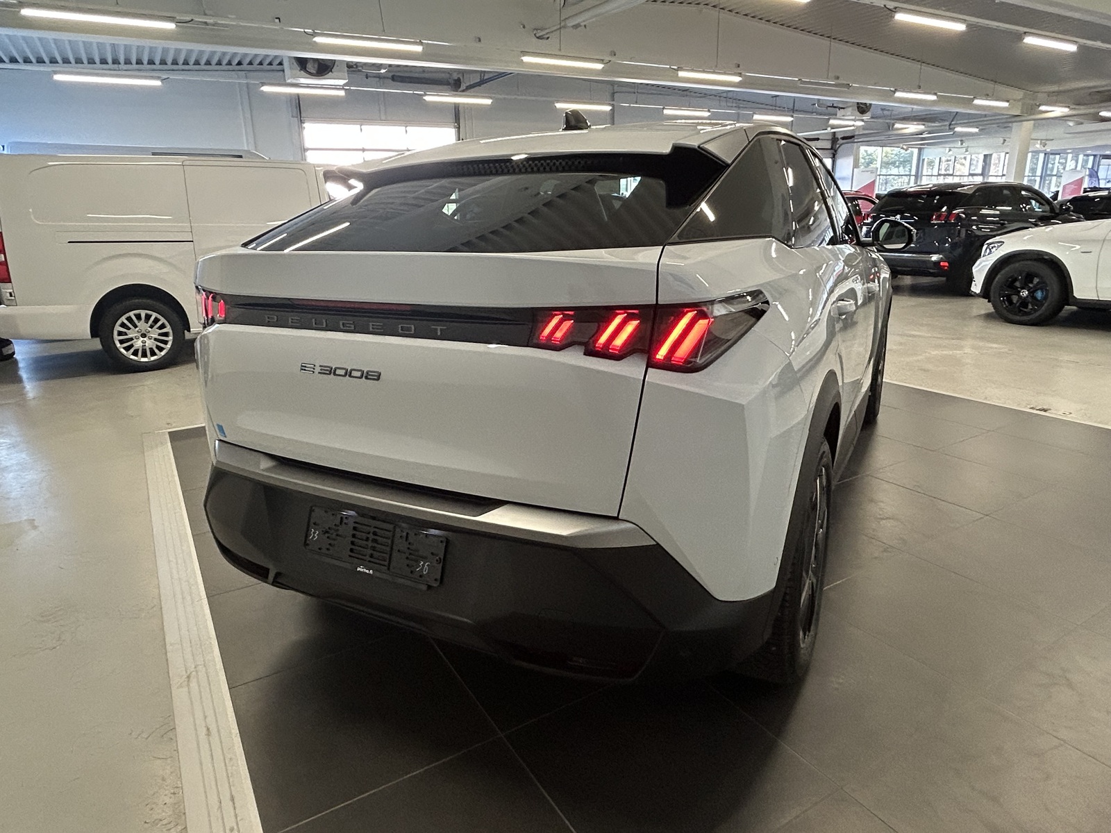 Peugeot e-3008 Allure 73 kWh 210 Aut. 2025, kuva 6/28