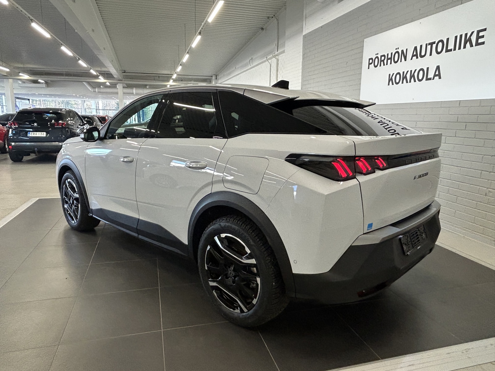 Peugeot e-3008 Allure 73 kWh 210 Aut. 2025, kuva 7/28