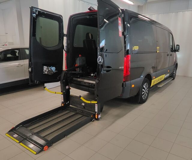 Mercedes-Benz Sprinter 2025 317CDI RWD  ESTEETÖN TAKSI 1+8, INVAHISSI, VARUSTELTU SUOMIAUTO!