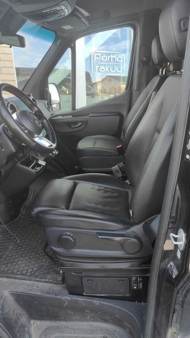 Mercedes-Benz Sprinter 2025 317CDI RWD  ESTEETÖN TAKSI 1+8, INVAHISSI, VARUSTELTU SUOMIAUTO!