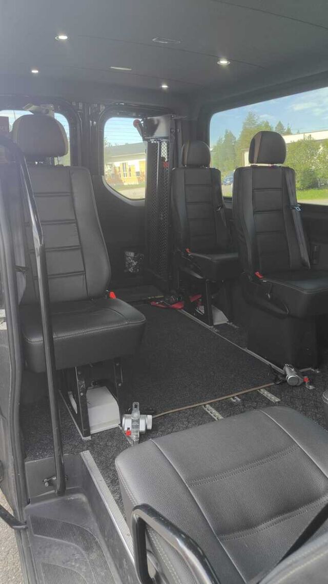 Mercedes-Benz Sprinter 2025 317CDI RWD  ESTEETÖN TAKSI 1+8, INVAHISSI, VARUSTELTU SUOMIAUTO!