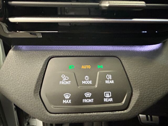 Volkswagen ID.4 2025 Pro 4MOTION Elegance 75-v Juhlamalli 210 kW, akku 77 kWh. Sis talvirenkaat