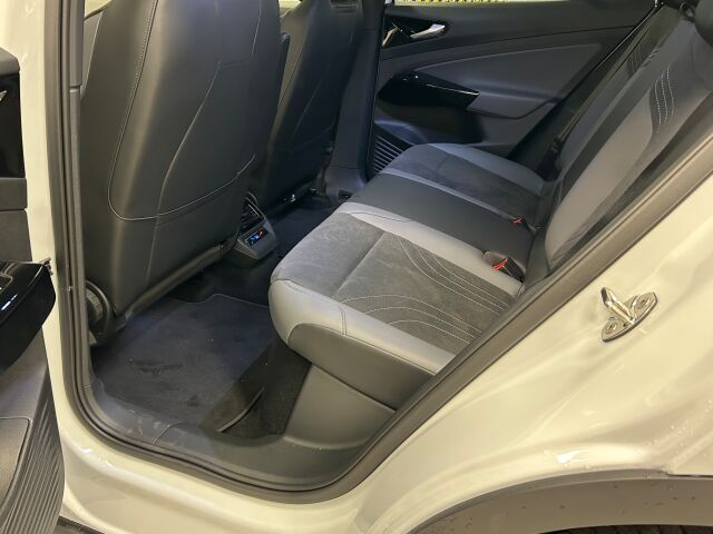 Volkswagen ID.4 2025 Pro 4MOTION Elegance 75-v Juhlamalli 210 kW, akku 77 kWh. Sis talvirenkaat