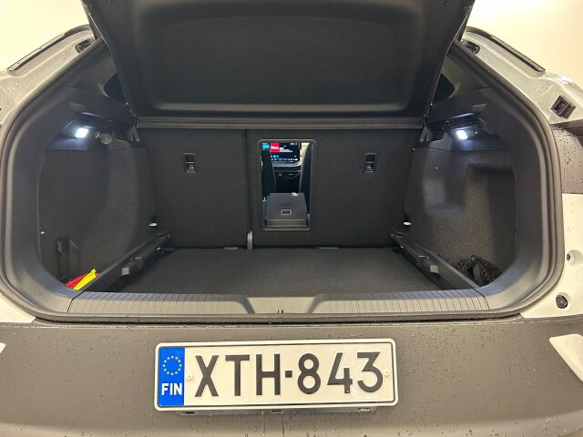 Volkswagen ID.4 2025 Pro 4MOTION Elegance 75-v Juhlamalli 210 kW, akku 77 kWh. Sis talvirenkaat