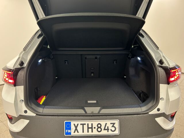 Volkswagen ID.4 2025 Pro 4MOTION Elegance 75-v Juhlamalli 210 kW, akku 77 kWh. Sis talvirenkaat