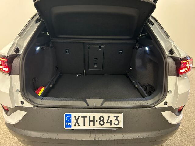 Volkswagen ID.4 2025 Pro 4MOTION Elegance 75-v Juhlamalli 210 kW, akku 77 kWh. Sis talvirenkaat