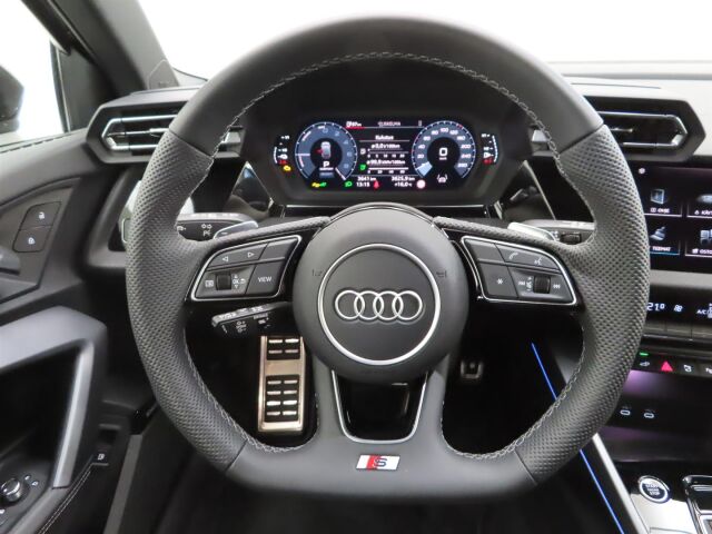 Audi A3 2025 Sportback 45 TFSI e S line. 272 hevosvoimainen hybridi jopa 140 km:n sähköisellä toimintamatkalla!
