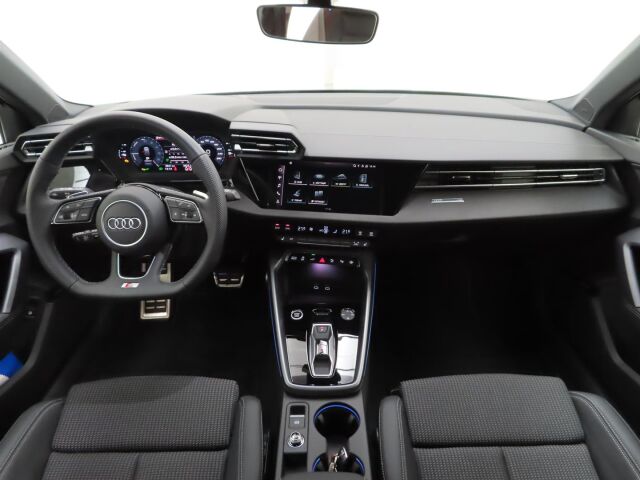 Audi A3 2025 Sportback 45 TFSI e S line. 272 hevosvoimainen hybridi jopa 140 km:n sähköisellä toimintamatkalla!