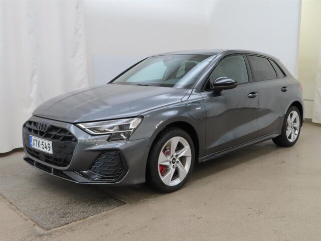 Audi A3 2025 Sportback 45 TFSI e S line. 272 hevosvoimainen hybridi jopa 140 km:n sähköisellä toimintamatkalla!
