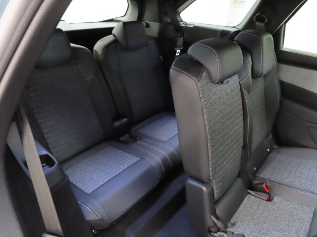 Peugeot E-5008 2025 Allure 73 kWh  210 Automaatti *Takuu 5v/100tkm *Korko 1,9% + kulut *Huippuvarusteet