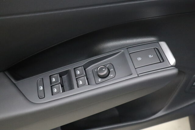 Volkswagen T-Roc 2026 R-Line 1,5 eTSI 110 kW (MHEV) DSG-automaatti