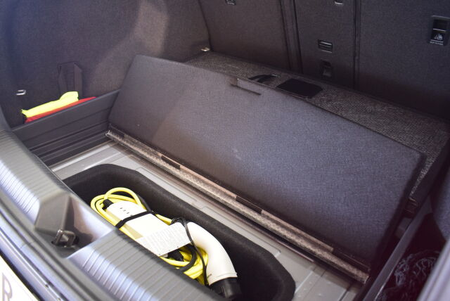 Volkswagen ID.4 2026 Pro 4MOTION Elegance Business 210 kW, akku 77kWh * sis. 2 x renkaat ! *