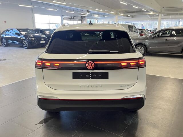 Volkswagen Tiguan 2026 Elegance Business eHybrid 150 kW DSG-automaatti