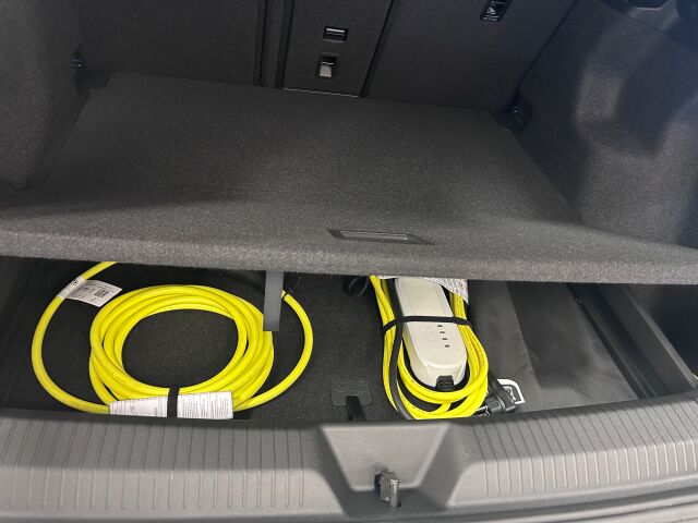 Volkswagen ID.4 2026 Pro 4MOTION Elegance Business 210 kW, 2 * renkaat